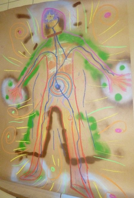 Corps tracé, constellé de spirales et de rayons de couleur